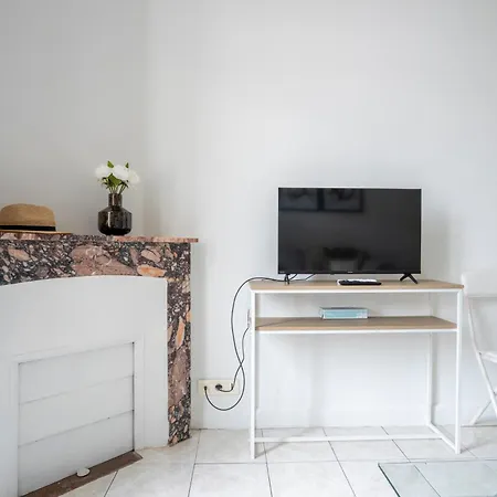 Les Tomettes D Antan Avec Balcon En Plein Apartment Cannes