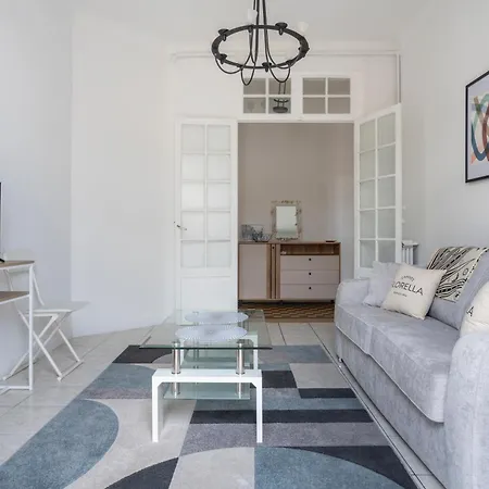 Les Tomettes D Antan Avec Balcon En Plein Apartment Cannes