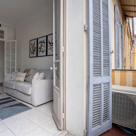 Les Tomettes D Antan Avec Balcon En Plein Apartment Cannes