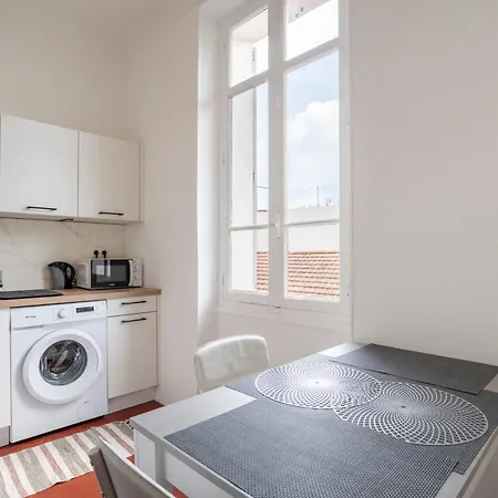 Apartment Les Tomettes D Antan Avec Balcon En Plein Cannes