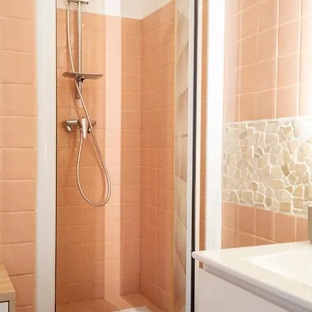 Les Tomettes D Antan Avec Balcon En Plein Apartament *